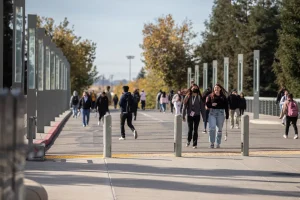Se acerca la fecha límite para que 300 mil beneficiarios en California soliciten alivio de préstamos estudiantiles
