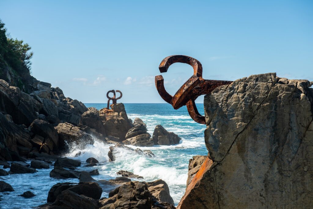 Chillida_Comb of the Wind XV (Peine del viento XV), 1976, steel_Photographer-Inigo Santiago escultura en acero