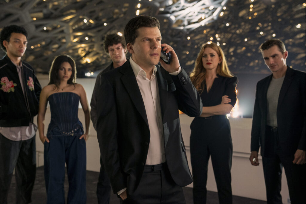 Now You See Me: Now You Don’t Seis personas de pie