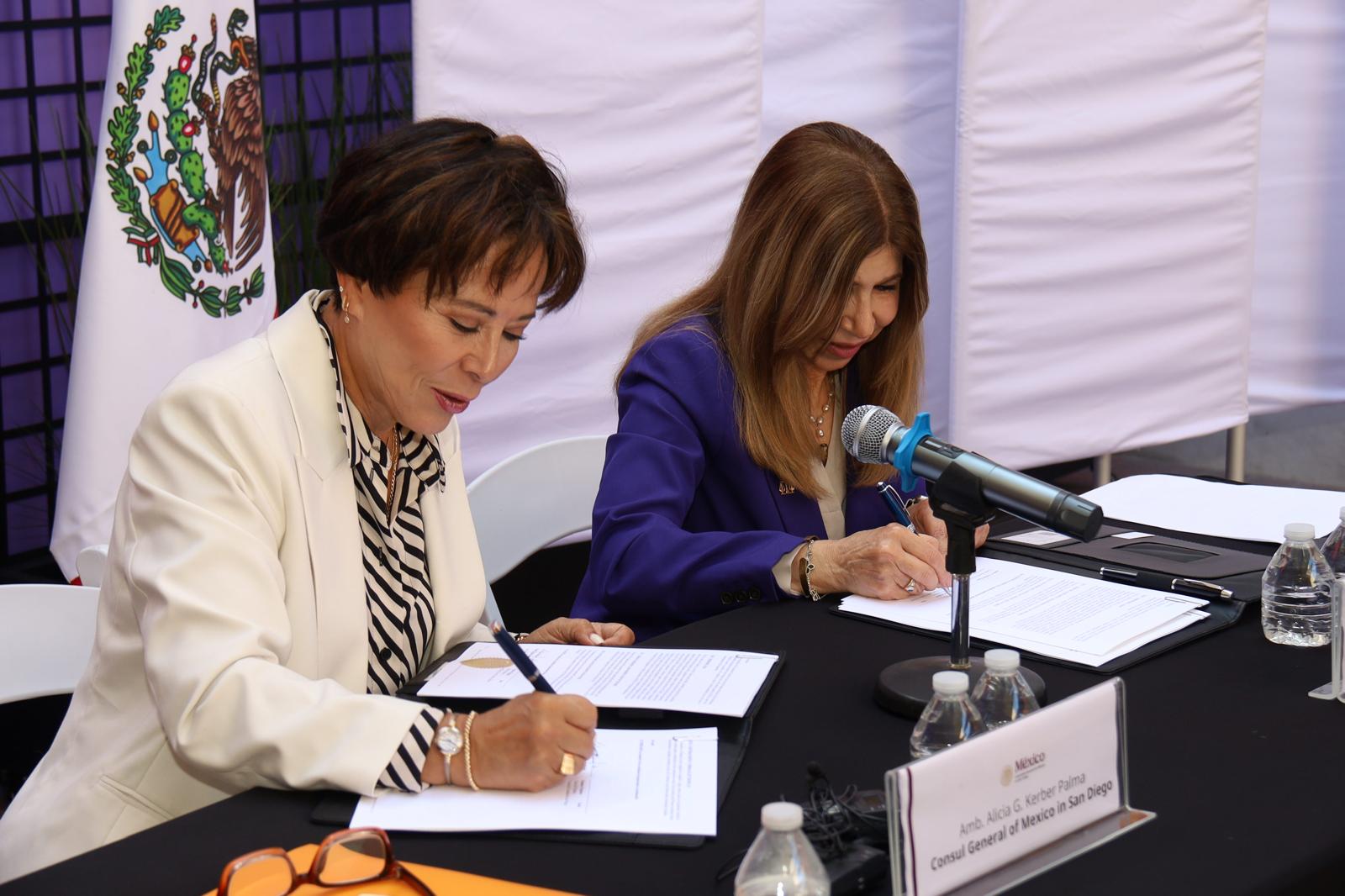Refuerzan el apoyo binacional a víctimas de violencia entre San Diego y Tijuana Dos mujeres firman memorandum